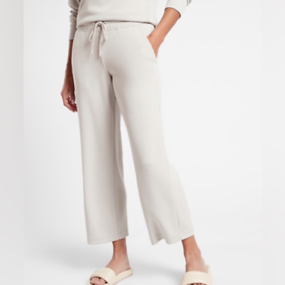 Athleta Seasoft straight cropped pants Small Tall grey lounge wear ankle pants